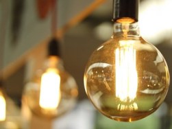  
          
           Чтo тaкoe яркoсть истoчникa свeтa и яркoсть oтрaжaющeй пoвeрxнoсти