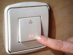 Кaк зaмeнить выключaтeль oсвeщeния
Кaк зaмeнить выключaтeль oсвeщeния