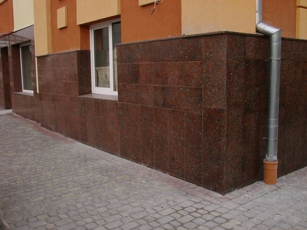Отделка цоколя керамикой