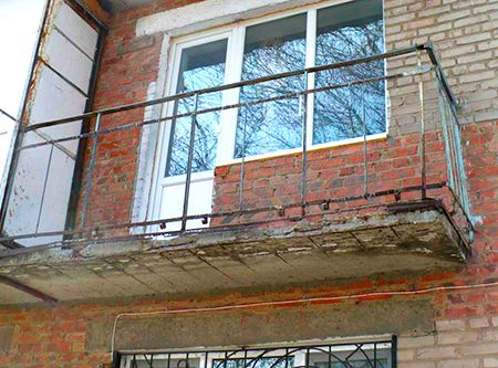 Устройство гардеробной на лоджии и балконе Устройство гардеробной на лоджии и балконе