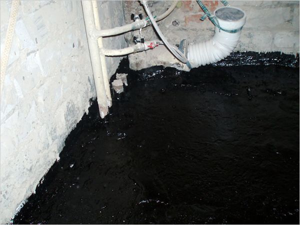 Добротная укладка плитки на пол ванной комнаты