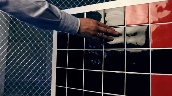 Установка ревизионного люка под отделку плиткой