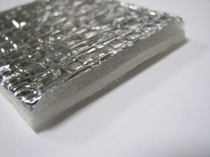 Свойства, виды и особенности применения фольгированного пенофола