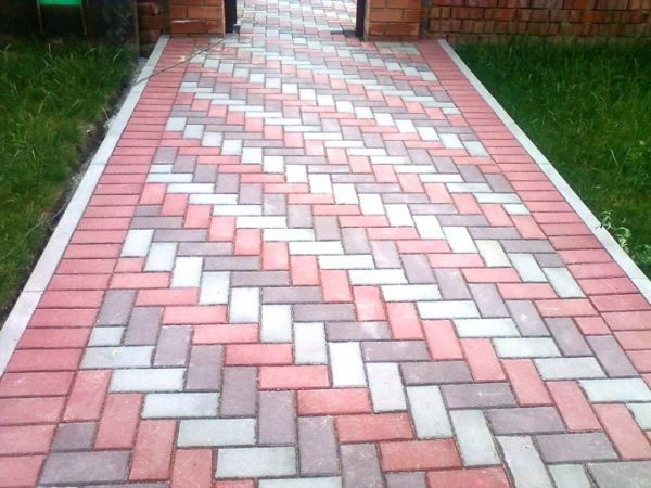 Тротуарная плитка при обустройстве дорожек на даче Тротуарная плитка при обустройстве дорожек на даче