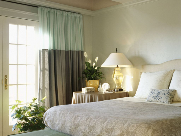 Выбор штор для спальни с балконом Выбор штор для спальни с балконом