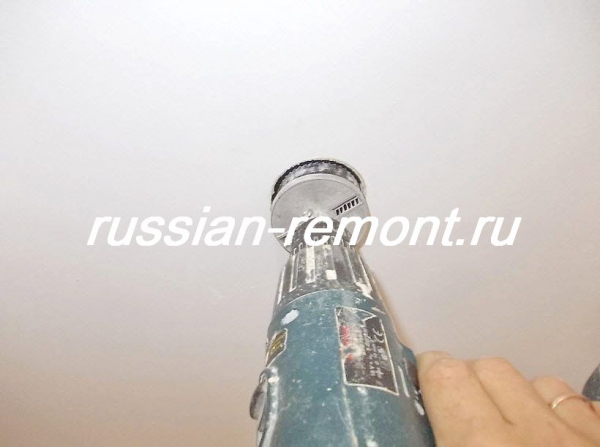Как установить точечные потолочные светильники