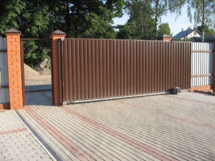 Откатные ворота на дачном участке: ширина, изготовление фундамента, рамы и варианты отделки ворот Откатные ворота на дачном участке: ширина, изготовление фундамента, рамы и варианты отделки ворот