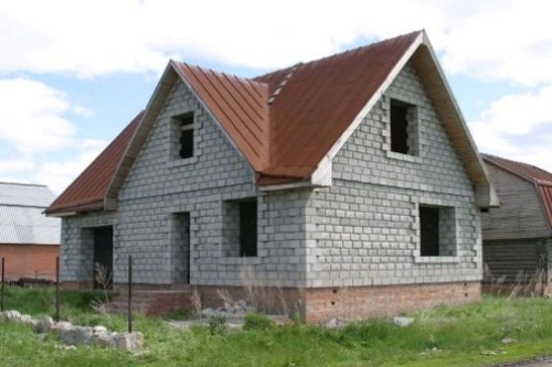 Строительство зданий из газобетона: характеристики материала и технология возведения дома из блоков газобетона