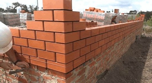 Технология строительства кирпичного дома и преимущества сооружения Технология строительства кирпичного дома и преимущества сооружения