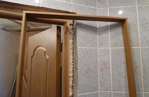 Особенности и правила установки межкомнатных дверей