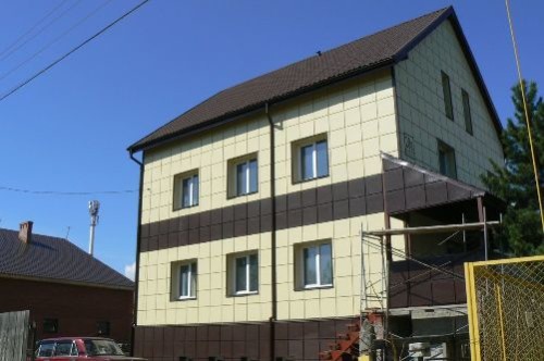 Фасадные кассеты для отделки дома: характеристики, преимущества и особенности монтажа
