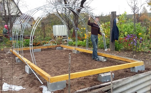 Сборка и монтаж теплицы из поликарбоната: важные правила при проведении процедуры своими руками Сборка и монтаж теплицы из поликарбоната: важные правила при проведении процедуры своими руками