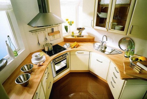 Обустройство кухонного пространства: использование света, выбор мебели и отделки поверхностей