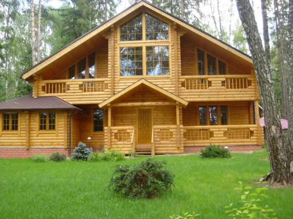 Каковы преимущества дома из оцилиндрованного дерева?